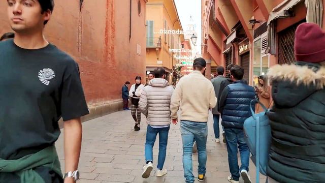 ПОГОДА ЧУДИТ. БОЛОНЬЯ. ИТАЛИЯ. Прогулка по городу. Стристайл смотреть онлайн