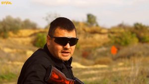 AK vs AR: стрельба одной рукой
