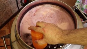 Красное полусладкое вино - делаем дома