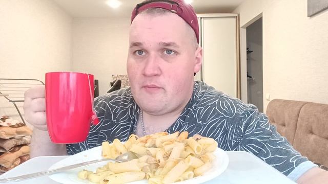 МУКБАНГ Макароны по флотски с ТУШЕНКОЙ / ОБЖОР МАКАРОНЫ С ТУШЕНКОЙ И БЛИНЫ С ДЖЕМОМ смотреть онлайн