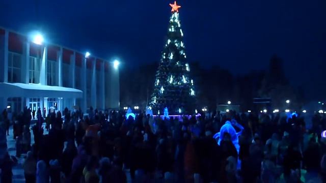 Ледовый городок.Новогодний праздник для детей и родителей Качканар 03 01 2021 год смотреть онлайн