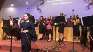 Вот приходит вслед за летом золотая осень