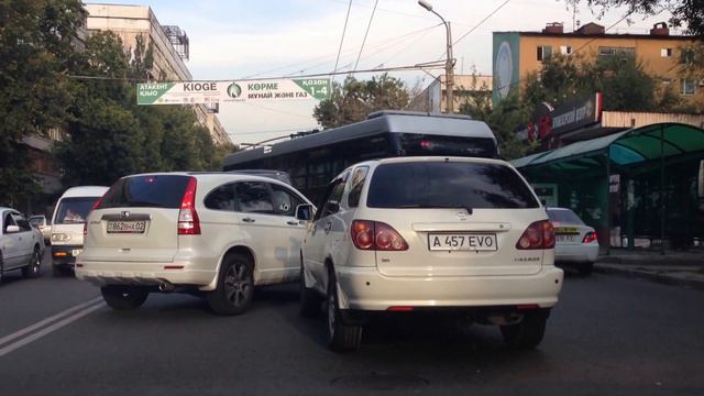 Троллейбус по встречке смотреть онлайн