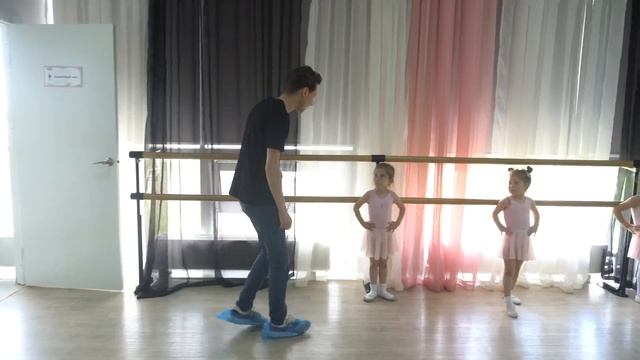 Видеоэкскурсия с основателем по школе 