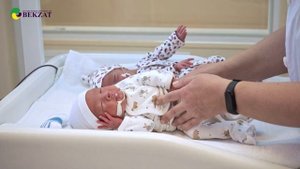 01 Как правильно одевать подгузник недоношенному и новорожденному ребёнкурус