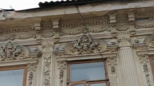 Купеческий дом с шикарной лепниной и расшифровкой ее символов по улице Яицкой в Оренбурге