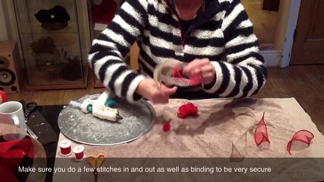 Christmas Arrangement - Sinamay Roses And Leaves смотреть онлайн