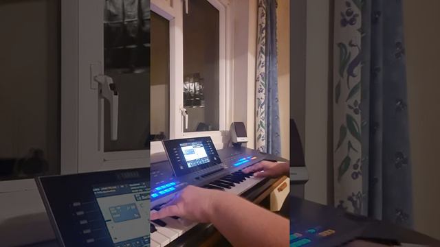 here is a midweek treat for you,i wrote a song only on Black Keys called be true to yourself смотреть онлайн