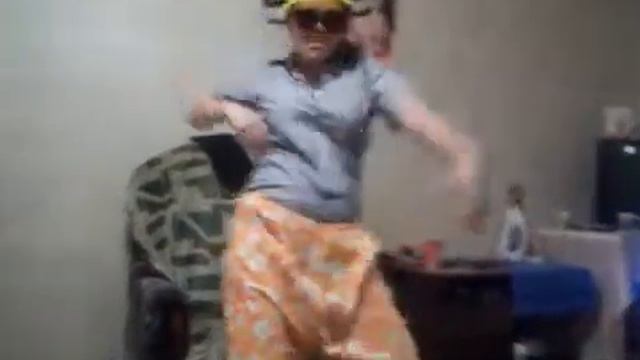 Одинокий мужчина в самом соку    Смотреть до конца! смотреть онлайн