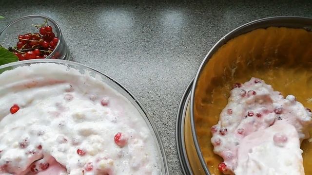 Пирог с красной смородиной, безе и миндальным орехом.Выпечка с красной смородиной. смотреть онлайн