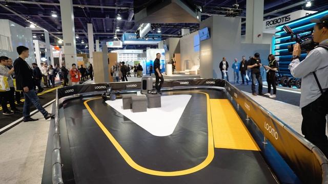 CES 2018 - Segway Robotics Loomo mobile companion at the Consumer Electronics Show смотреть онлайн