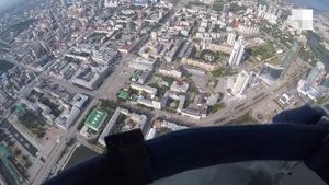 Екатеринбург: прыжок парашютистов на День ВДВ от первого лица