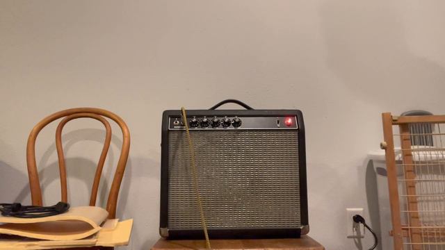 Vibrochamp Clean Strat Tremolo смотреть онлайн