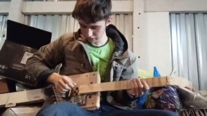 ЭлектроУсиратор 2.2. Гитара из мусора, наглядно.