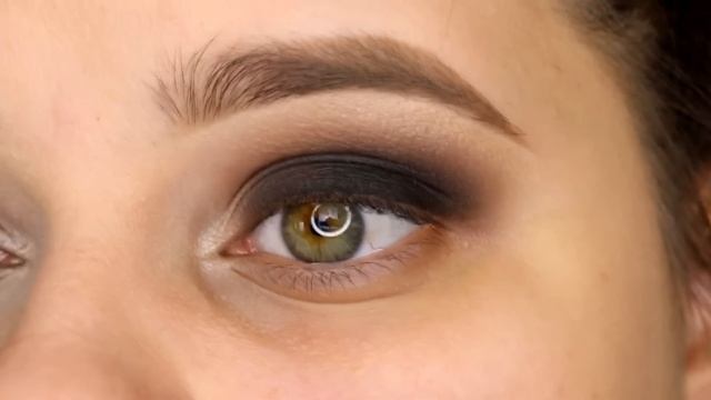 Классический чёрный смоки айс (smokey eyes) в круглой форме. смотреть онлайн