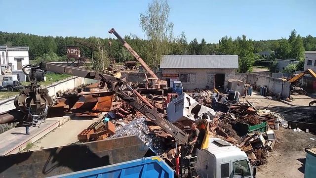 Работа техники на площадке приема лома в Брянске смотреть онлайн