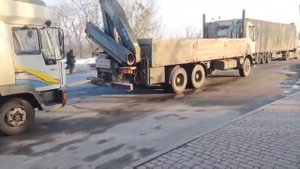 Буксировка грузового авто на жесткой сцепке. Хмельницкая обл. evakuator365.com 0673820606