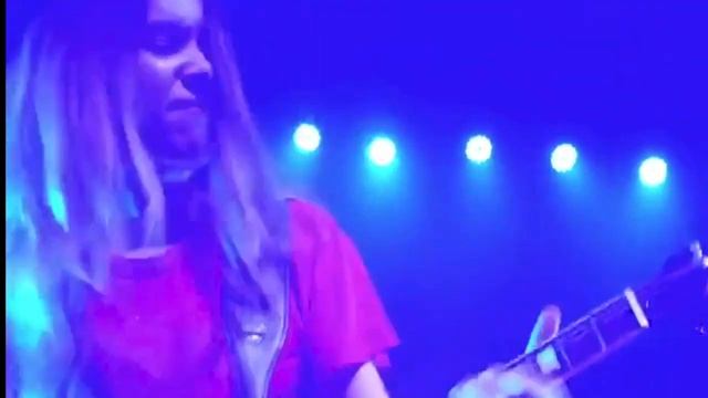 danielle haim being the instrumentalist of our generation смотреть онлайн