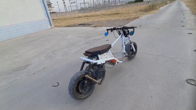 bobber style  самоделка. бобер из скутера. custom scooter,  Honda ruckus style,  mini bike смотреть онлайн