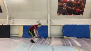 Кувырок вперед с прямыми ногами