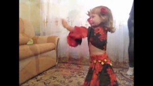 дети танцуют "танец маленьких цыганок"