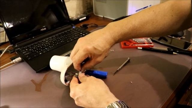 Диспенсер для мыла фирмы LEBATH не работает