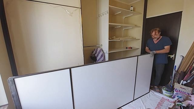 Ремонт спальни 17 часть. Сборка и установка двери. смотреть онлайн