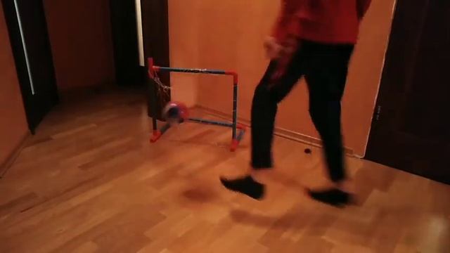 САМЫЕ МАЛЕНЬКИЕ ФУТБОЛЬНЫЕ ВОРОТА смотреть онлайн