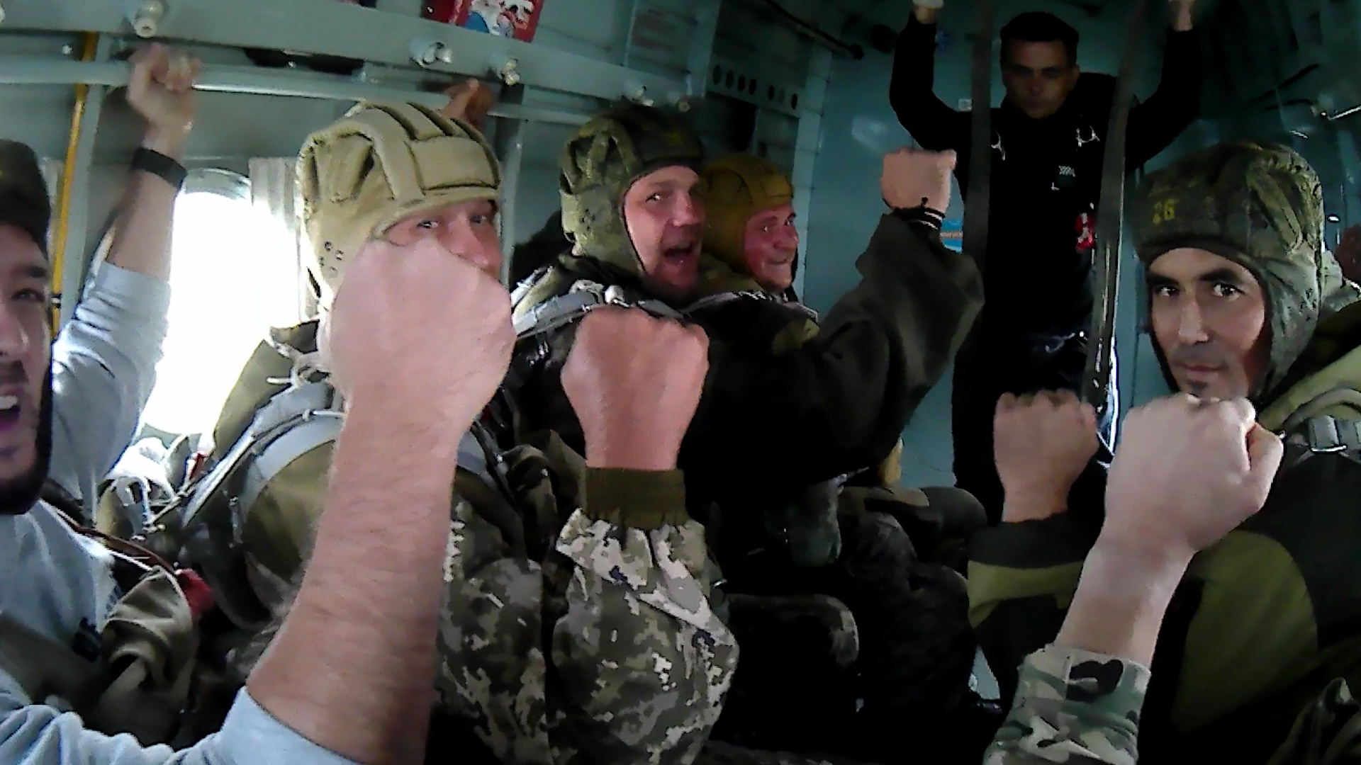 Прыжок с парашютом || 2 августа 2022 г. Красноярск || День ВДВ смотреть онлайн