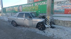 «Волга» и «Ниссан» жестко столкнулись в Балашове