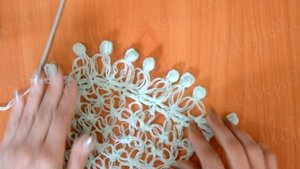 ♦ Кайма из соломоновых петель и пышных столбиков крючком