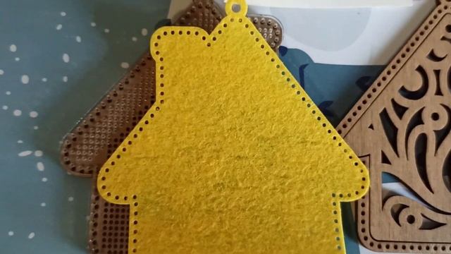 Домик ,новогодняя игрушка смотреть онлайн