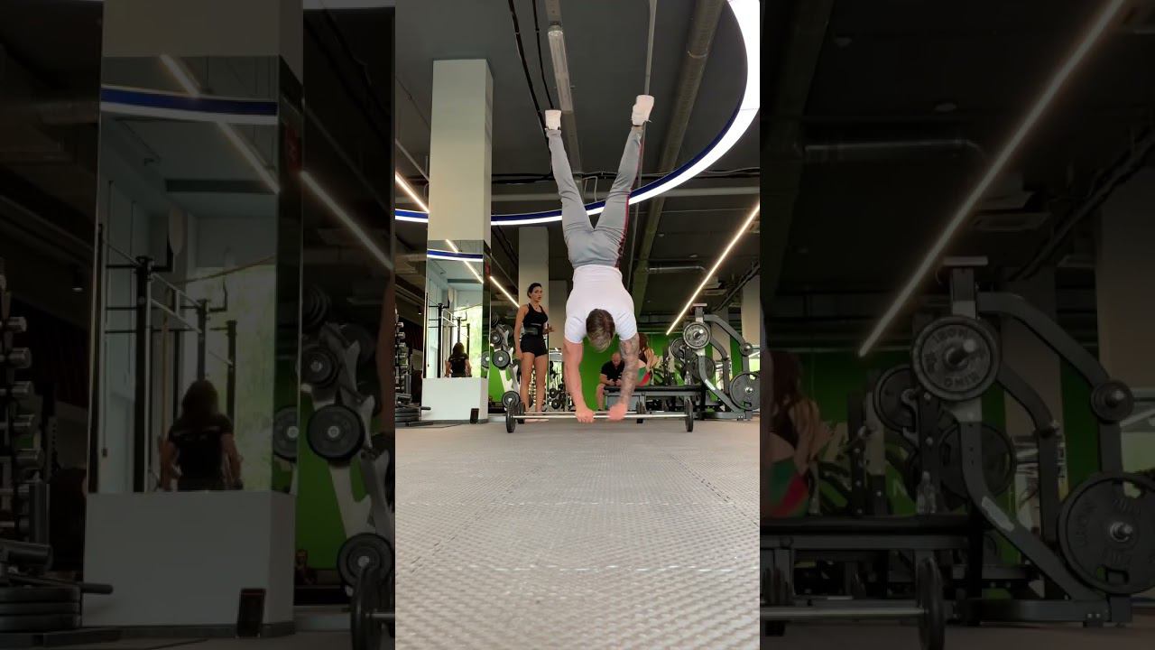 РЕАКЦИЯ ДЕВУШКИ | СТОЙКА НА РУКАХ #reaction #acrobatics #реакциядевушек
