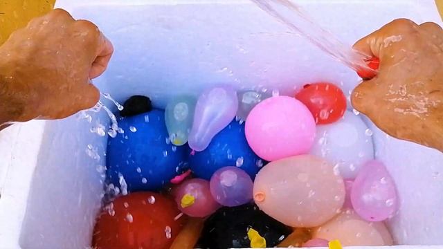 Popping Balloon | Pop Colorful Water Balloons!!