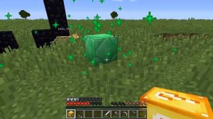 На нубика напал Монстр глаз. Нуб выживал в своем супер защищенном домике в Майнкрафт!