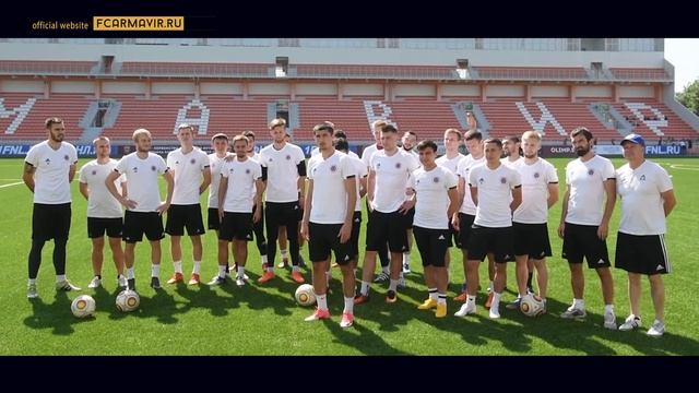 Футболисты и административный штаб ФК "Армавир" поздравили Джевана Крикоровича Челоянца смотреть онлайн