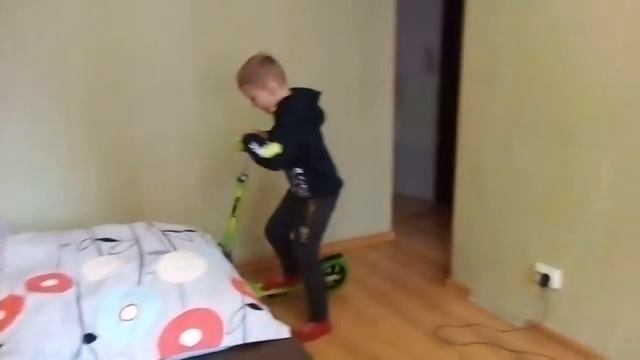 МОЙ НОВЫЙ САМОКАТ! смотреть онлайн