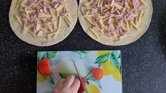 Лепешка с сыром и колбасой?