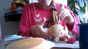 Как покрасить волосы кукле?