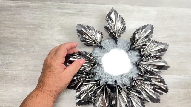 DIY ?Не выбросила остатки пленки для окон, а сделала оригинальное зеркальное панно смотреть онлайн