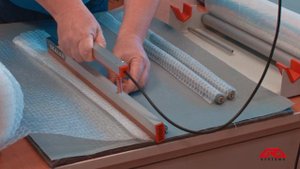 Упаковка деталей в пузырчатую пленку #термоупаковка, #упаковказащитная, #ручнойупаковщик, #запайщик