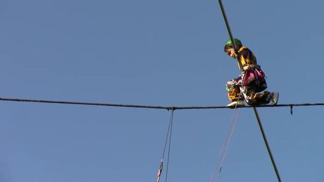 Узбекские канатоходцы трёхлетнего робияхон