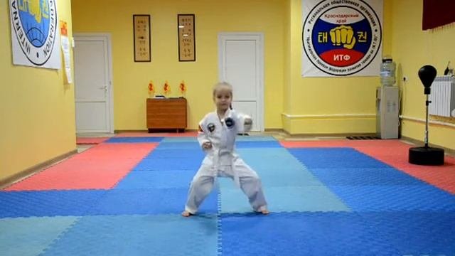 Ключникова Дарья 4 года. Спортсмен клуба тхэквондо 