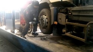 как снять колесо с машины(грузовика)\ ИНДУКЦИОННЫЙ МЕТОД в действии