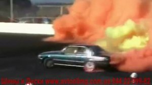 Очень крутой дрифт с цветным дымом шины Kumho.avi