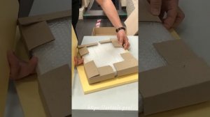 Упаковка картины для отправки по почте или службой доставки.