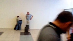 Выход из самолёта в аэропорт Домодедово. Идём по рукаву.