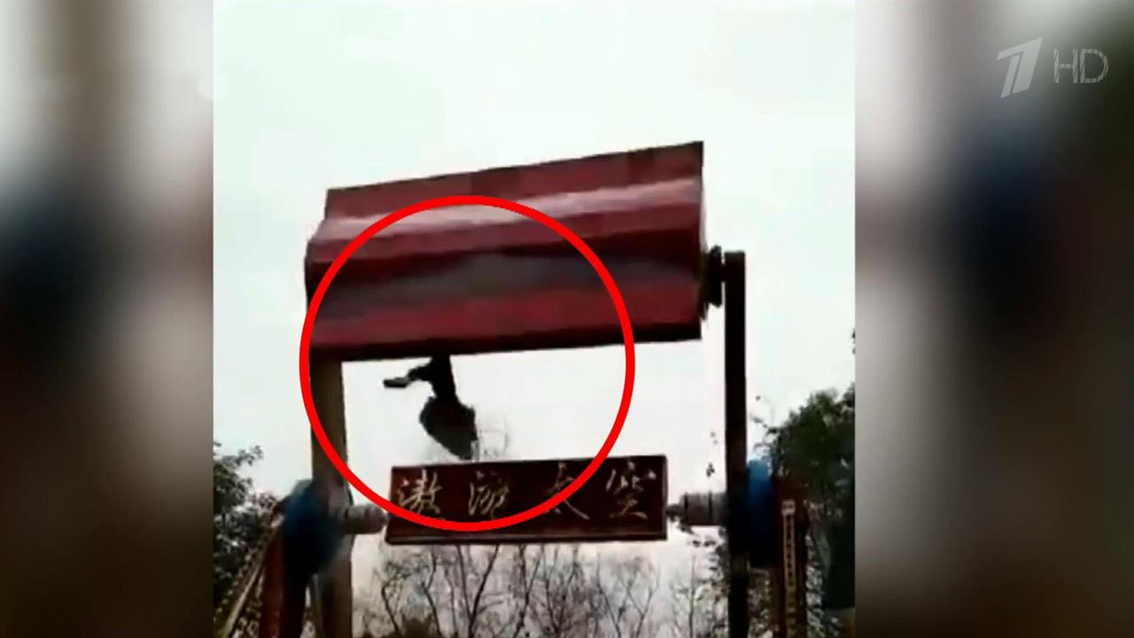 В Китае девочка-подросток погибла из-за неисправности креплений аттракциона
