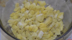 Постный картофельный салат с маринованными опятами