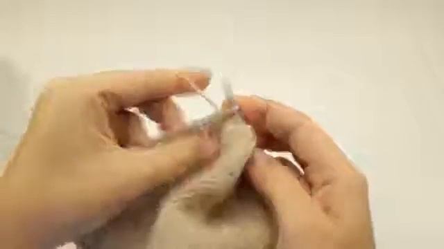 Мишка спицами Часть 2 туловище и голова. Автор МК - Татьяна Яковлева смотреть онлайн